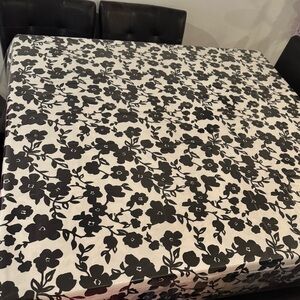Kate Spade table cloth primrose drive color block Black and white Floral Fabric